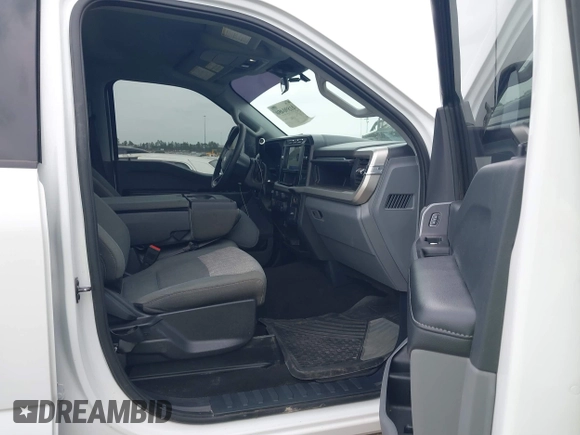 2024 Ford Super Duty F-250 SRW XL with VIN 1FT7W2BT3RED89605, listed as a IAAI auction lot 41890450 with 34,278 mi miles. Bid and sale history available at carsss.com. Image 5.