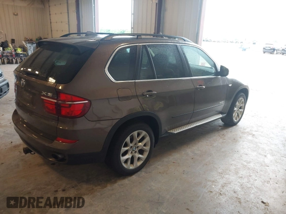2013 BMW X5 xDrive35i z VIN 5UXZV4C54D0B21144, wystawiony jako IAAI lot #42304165 z przebiegiem 164 673 mil mil oraz . Historia ofert i sprzedaży dostępna na DreamBid. Obrazek 4.