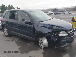 2013 Volkswagen Tiguan S z VIN WVGAV3AX3DW570804, wystawiony jako IAAI lot #41173588 z przebiegiem 107 560 mil mil oraz . Historia ofert i sprzedaży dostępna na DreamBid. Obrazek 1.