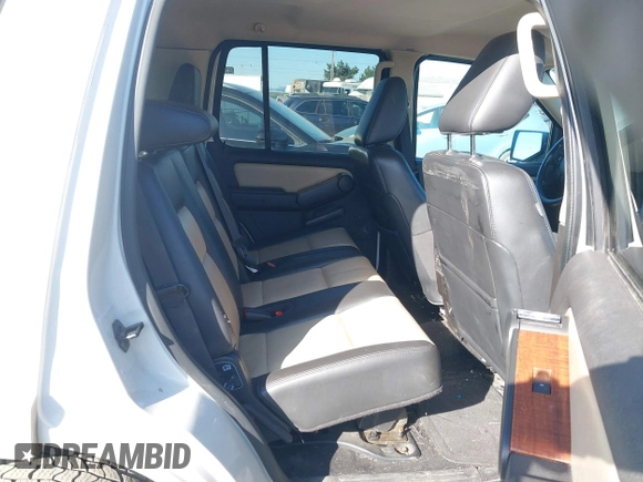 2010 Ford Explorer Eddie Bauer z VIN 1FMEU7EE8AUA98899, wystawiony jako IAAI lot #42058393 z przebiegiem 105 619 mil mil oraz . Historia ofert i sprzedaży dostępna na DreamBid. Obrazek 8.