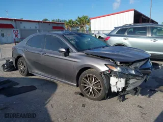 2021 Toyota Camry SE Nightshade with VIN 4T1G11AK3MU408410, listed as a IAAI auction lot 41797519 with 87,620 mi miles. Bid and sale history available at carsss.com. Image 1.