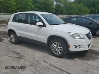 2011 Volkswagen Tiguan S z VIN WVGAV7AX0BW528675, wystawiony jako Copart lot #57862685 z przebiegiem 135 991 mil mil oraz Czysty tytuł • Clean title. Historia ofert i sprzedaży dostępna na DreamBid. Obrazek 4.