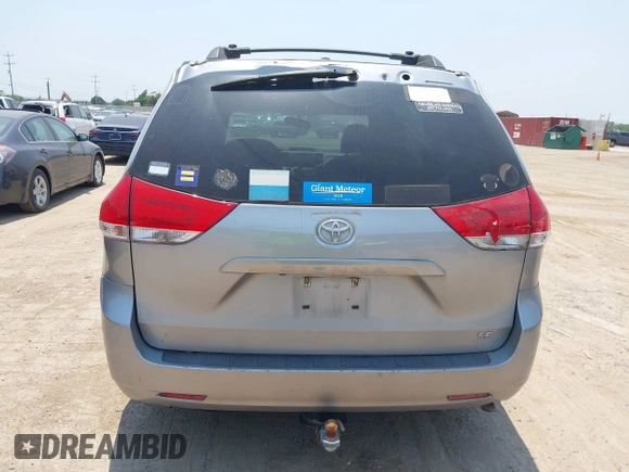 2014 Toyota Sienna LE AAS z VIN 5TDKK3DC6ES442682, wystawiony jako IAAI lot #42271110 z przebiegiem 158 785 mil mil oraz . Historia ofert i sprzedaży dostępna na DreamBid. Obrazek 16.