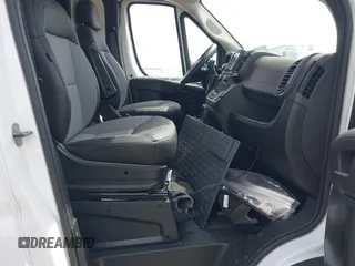 2025 Ram ProMaster Cargo with VIN 3C6MRVHG0SE545736, listed as a IAAI auction lot 42022112 with 683 mi miles and . Bid and sale history available at DreamBid. Image 5.