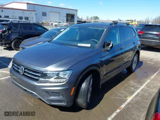 2018 Volkswagen Tiguan S with VIN 3VV1B7AX3JM058106, listed as a IAAI auction lot 41733458 with 164,268 mi miles. Bid and sale history available at carsss.com. Image 18.