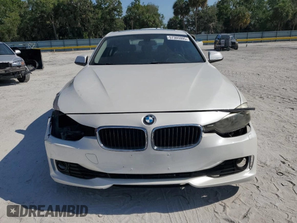 2013 BMW 3 Series 328i z VIN WBA3A5G58DNP26803, wystawiony jako Copart lot #57305995 z przebiegiem 106 590 mil mil oraz Szkoda całkowita • Salvage title. Historia ofert i sprzedaży dostępna na DreamBid. Obrazek 5.