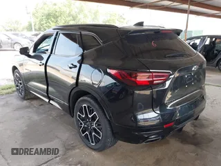 2023 Chevrolet Blazer RS z VIN 3GNKBERS8PS136262, wystawiony jako IAAI lot #41932128 z przebiegiem 53 443 mil mil oraz . Historia ofert i sprzedaży dostępna na DreamBid. Obrazek 3.