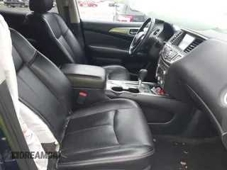 2019 Nissan Pathfinder SV z VIN 5N1DR2MN9KC620979, wystawiony jako IAAI lot #42093847 z przebiegiem 132 329 mil mil oraz . Historia ofert i sprzedaży dostępna na DreamBid. Obrazek 5.