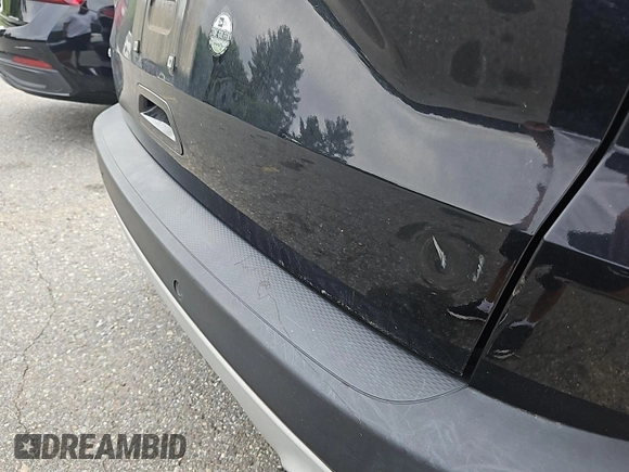 2021 Ford Escape SE with VIN 1FMCU0G69MUA67783, listed as a IAAI auction lot 42785516 with 42,013 mi miles and . Bid and sale history available at DreamBid. Image 5.