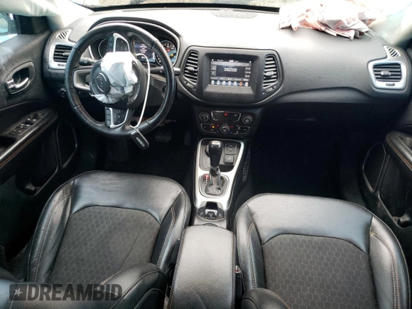 2019 Jeep Compass Latitude z VIN 3C4NJDBB5KT593286, wystawiony jako Copart lot #53249405 z przebiegiem 79 573 mil mil oraz Szkoda całkowita • Salvage title. Historia ofert i sprzedaży dostępna na DreamBid. Obrazek 8.