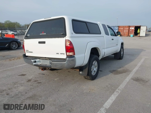2008 Toyota Tacoma with VIN 5TEUU42N08Z580044, listed as a IAAI auction lot 41904353 with Not Provided miles and . Bid and sale history available at carsss.com. Image 4.