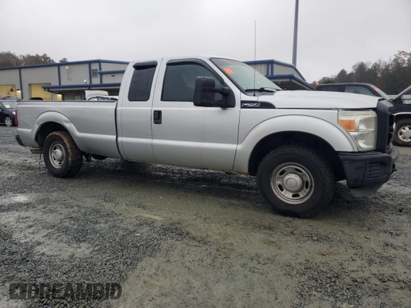 2011 Ford F-250 XL z VIN 1FT7X2A69BEB26338, wystawiony jako Copart lot #72724884 z przebiegiem 351 393 mil mil oraz Szkoda całkowita • Salvage title. Historia ofert i sprzedaży dostępna na DreamBid. Obrazek 4.