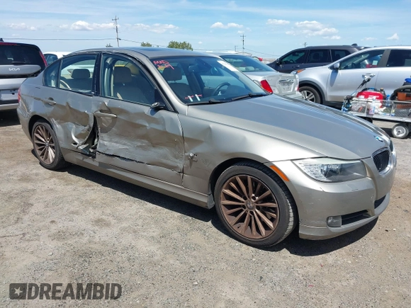 2009 BMW 3 Series 328i xDrive z VIN WBAPK53529A644875, wystawiony jako IAAI lot #42247084 z przebiegiem 158 903 mil mil oraz . Historia ofert i sprzedaży dostępna na DreamBid. Obrazek 1.