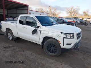 2022 Nissan Frontier SV z VIN 1N6ED1CMXNN677627, wystawiony jako IAAI lot #41242786 z przebiegiem 75 755 mil mil oraz . Historia ofert i sprzedaży dostępna na DreamBid. Obrazek 1.