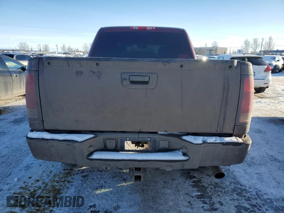 2013 GMC Sierra 1500 Denali z VIN 3GTP2XE27DG293506, wystawiony jako Copart lot #84682194 z przebiegiem 312 025 mil mil oraz Czysty tytuł • Clean title. Historia ofert i sprzedaży dostępna na DreamBid. Obrazek 6.