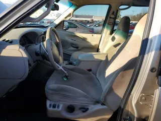 2000 Ford Expedition XLT with VIN 1FMRU1667YLB59133, listed as a Copart auction lot 45572835 with 206,773 mi miles and Salvage Title. Bid and sale history available at DreamBid. Image 7.