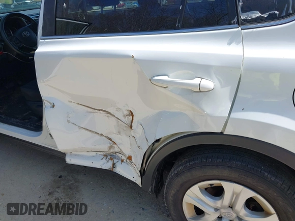 2015 Toyota RAV4 LE with VIN JTMBFREV4FJ039662, listed as a IAAI auction lot 42098292 with 161,534 mi miles. Bid and sale history available at carsss.com. Image 6.