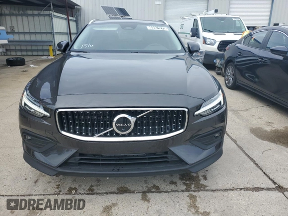 2025 Volvo V60 Plus z VIN YV4L12WK3S2149179, wystawiony jako Copart lot #60921275 z przebiegiem 609 mil mil oraz Czysty tytuł • Clean title. Historia ofert i sprzedaży dostępna na DreamBid. Obrazek 5.