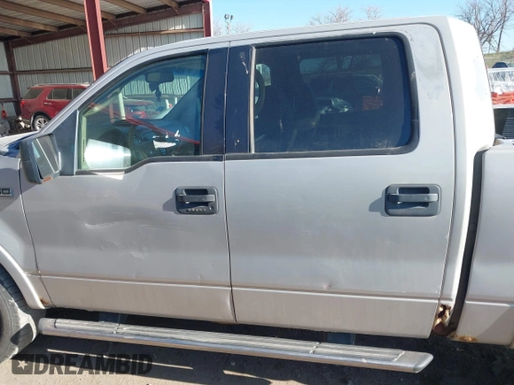 2006 Ford F-150 XLT with VIN 1FTPW14V76KD69637, listed as a IAAI auction lot 41940313 with 313,194 mi miles and . Bid and sale history available at carsss.com. Image 14.