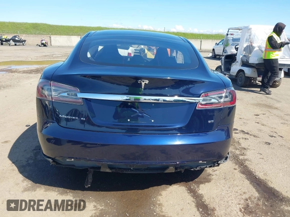 2014 Tesla Model S 60 with VIN 5YJSA1H11EFP47897, listed as a IAAI auction lot 41802285 with Not Provided miles and . Bid and sale history available at DreamBid. Image 17.