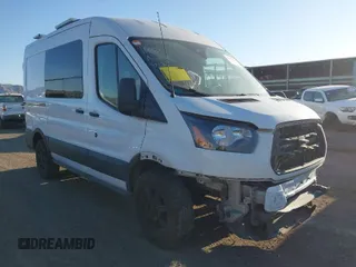 2019 Ford Transit z VIN 1FTYR1CM4KKA00653, wystawiony jako IAAI lot #40652572 z przebiegiem Nie podano mil oraz . Historia ofert i sprzedaży dostępna na DreamBid. Obrazek 1.