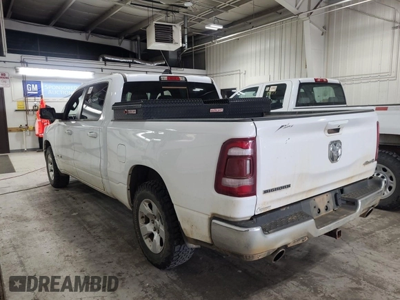 2021 Ram 1500 Big Horn z VIN 1C6SRFMT1MN714659, wystawiony jako IAAI lot #42521058 z przebiegiem 126 678 mil mil oraz . Historia ofert i sprzedaży dostępna na DreamBid. Obrazek 15.