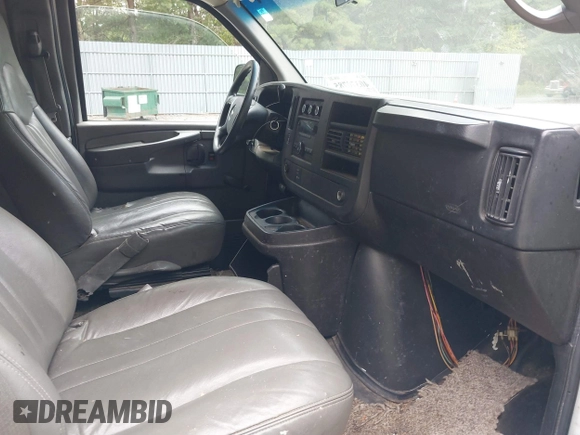 2008 Chevrolet Express Cargo Van with VIN 1GCGG25C081134618, listed as a IAAI auction lot 40370785 with 139,207 mi miles. Bid and sale history available at carsss.com. Image 5.
