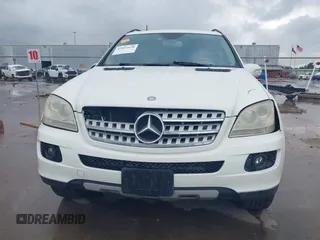 2008 Mercedes-Benz M 350 z VIN 4JGBB86E78A402071, wystawiony jako IAAI lot #42091670 z przebiegiem 170 544 mil mil oraz . Historia ofert i sprzedaży dostępna na DreamBid. Obrazek 12.