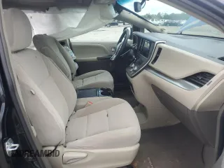 2016 Toyota Sienna LE AAS z VIN 5TDKK3DC6GS751426, wystawiony jako Copart lot #58335685 z przebiegiem 57 665 mil mil oraz Szkoda całkowita • Salvage title. Historia ofert i sprzedaży dostępna na DreamBid. Obrazek 7.