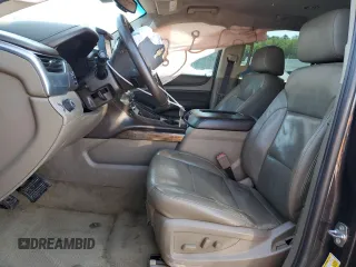 2017 Chevrolet Suburban LT z VIN 1GNSCHKC5HR329037, wystawiony jako Copart lot #52016315 z przebiegiem 215 859 mil mil oraz Szkoda całkowita • Salvage title. Historia ofert i sprzedaży dostępna na DreamBid. Obrazek 7.