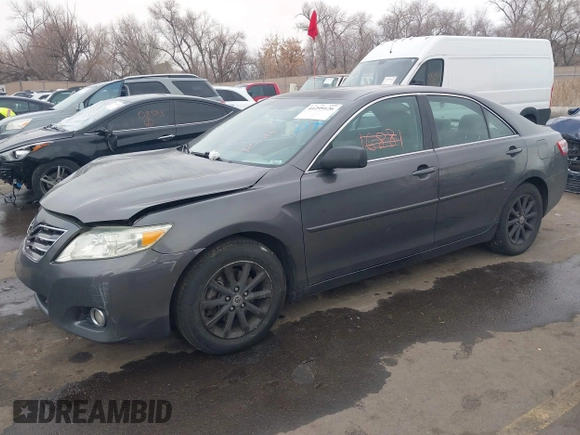 2011 Toyota Camry LE z VIN 4T4BF3EK7BR165320, wystawiony jako IAAI lot #41299126 z przebiegiem 271 182 mil mil oraz . Historia ofert i sprzedaży dostępna na DreamBid. Obrazek 17.