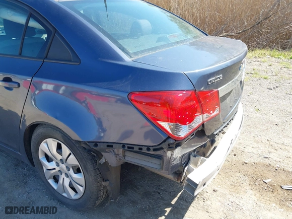 2013 Chevrolet Cruze LS with VIN 1G1PA5SH1D7314922, listed as a IAAI auction lot 42038088 with 121,811 mi miles. Bid and sale history available at carsss.com. Image 6.