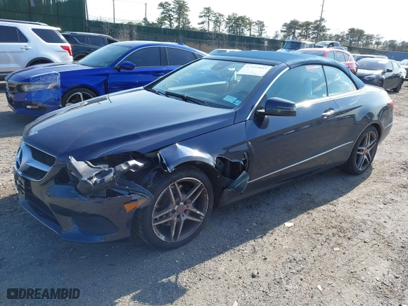 2014 Mercedes-Benz E-Class E 350 with VIN WDDKK5KF4EF269162, listed as a IAAI auction lot 42028557 with 82,154 mi miles. Bid and sale history available at carsss.com. Image 20.