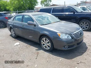 2008 Toyota Avalon XL z VIN 4T1BK36BX8U283004, wystawiony jako IAAI lot #42135934 z przebiegiem 151 202 mil mil oraz . Historia ofert i sprzedaży dostępna na DreamBid. Obrazek 1.