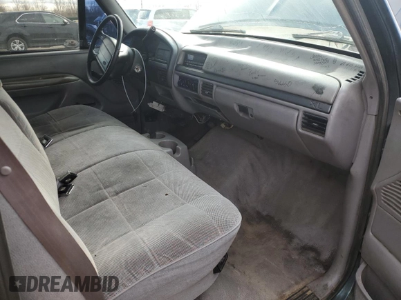 1995 Ford F-150 z VIN 1FTEF15Y2SLA71436, wystawiony jako Copart lot #53003285 z przebiegiem Nie podano mil oraz Czysty tytuł • Clean title. Historia ofert i sprzedaży dostępna na DreamBid. Obrazek 8.