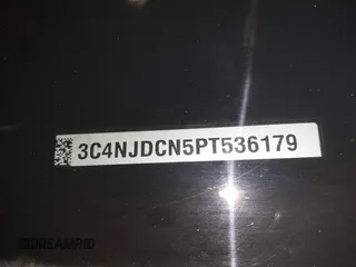 2023 Jeep Compass (RED) Edition z VIN 3C4NJDCN5PT536179, wystawiony jako IAAI lot #41621950 z przebiegiem 17 830 mil mil oraz . Historia ofert i sprzedaży dostępna na DreamBid. Obrazek 18.