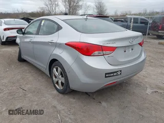 2013 Hyundai Elantra GLS z VIN 5NPDH4AE8DH274678, wystawiony jako IAAI lot #42038774 z przebiegiem 171 504 mil mil oraz . Historia ofert i sprzedaży dostępna na DreamBid. Obrazek 3.