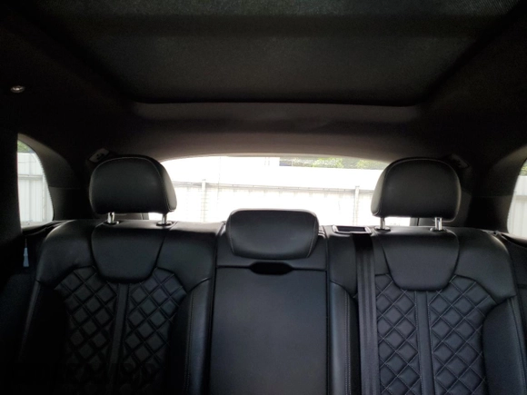 2018 Audi SQ5 Premium Plus with VIN WA1A4AFY5J2008235, listed as a Copart auction lot 69870804 with 116,610 mi miles and Salvage Title. Bid and sale history available at DreamBid. Image 10.