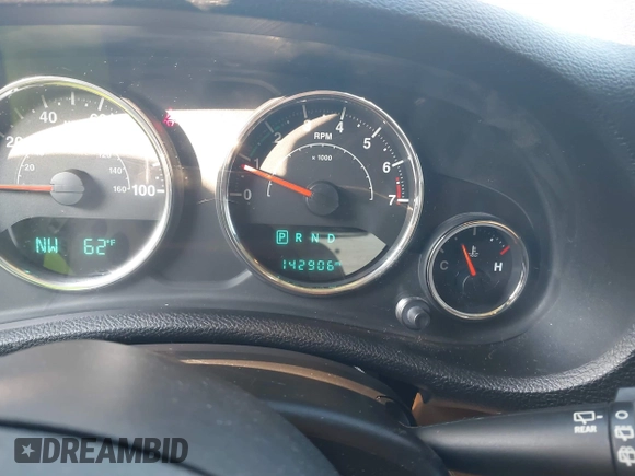 2015 Jeep Wrangler Unlimited Altitude с VIN 1C4HJWEG7FL584395, выставлен на аукционе IAAI как лот 42399987 с пробегом 142 906 миль миль и . История ставок и продаж доступна на DreamBid. Изображение 7.