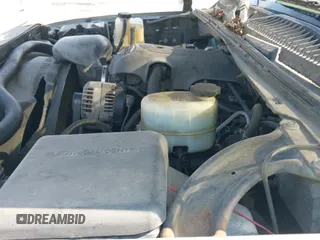 2002 Chevrolet Silverado 1500HD LT с VIN 1GCGC13U52F103974, выставлен на аукционе IAAI как лот 42979513 с пробегом Не указан миль и . История ставок и продаж доступна на DreamBid. Изображение 19.