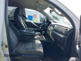 2016 Toyota Tundra SR5 z VIN 5TFDW5F18GX550786, wystawiony jako IAAI lot #42055381 z przebiegiem 168 815 mil mil oraz . Historia ofert i sprzedaży dostępna na DreamBid. Obrazek 5.