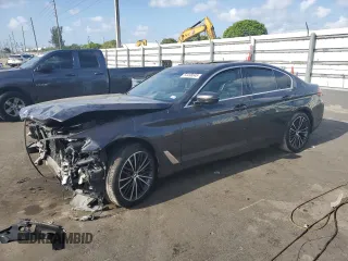 2021 BMW 5 Series 540i z VIN WBA53BJ09MWX21523, wystawiony jako Copart lot #54498045 z przebiegiem 37 818 mil mil oraz Nie do naprawy • Non repairable. Historia ofert i sprzedaży dostępna na DreamBid. Obrazek 1.