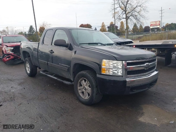 2008 Chevrolet Silverado 1500 LT w/1LT with VIN 2GCEK190181186026, listed as a IAAI auction lot 40695869 with 146,514 mi miles. Bid and sale history available at carsss.com. Image 1.