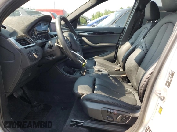 2018 BMW X1 xDrive28i z VIN WBXHT3C36J5L24918, wystawiony jako Copart lot #62171365 z przebiegiem 23 446 mil mil oraz Szkoda całkowita • Salvage title. Historia ofert i sprzedaży dostępna na DreamBid. Obrazek 7.