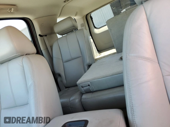 2010 GMC Yukon XL z VIN 1GKUKKE38AR271139, wystawiony jako Copart lot #51076945 z przebiegiem 206 046 mil mil oraz Szkoda całkowita • Salvage title. Historia ofert i sprzedaży dostępna na DreamBid. Obrazek 10.