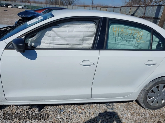 2016 Volkswagen Jetta Sedan 1.4T S w/Technology with VIN 3VW267AJ5GM249423, listed as a IAAI auction lot 41867790 with 61,979 mi miles. Bid and sale history available at carsss.com. Image 14.