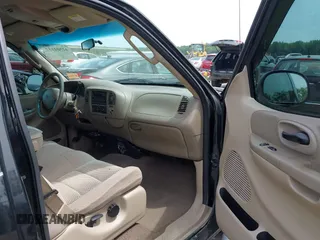 2002 Ford F-150 XL с VIN 1FTRX17W42NB62318, выставлен на аукционе IAAI как лот 42504137 с пробегом 221 200 миль миль и . История ставок и продаж доступна на DreamBid. Изображение 5.