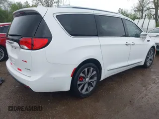 2018 Chrysler Pacifica Limited z VIN 2C4RC1GG8JR107182, wystawiony jako IAAI lot #42113415 z przebiegiem 154 982 mil mil oraz . Historia ofert i sprzedaży dostępna na DreamBid. Obrazek 4.