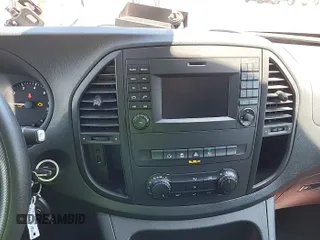 2019 Mercedes-Benz Metris Cargo z VIN WD3PG2EA2K3582413, wystawiony jako IAAI lot #42403938 z przebiegiem 82 642 mil mil oraz . Historia ofert i sprzedaży dostępna na DreamBid. Obrazek 15.