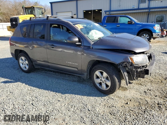 2016 Jeep Compass Latitude z VIN 1C4NJCEA8GD620068, wystawiony jako Copart lot #52725665 z przebiegiem Nie podano mil oraz Szkoda całkowita • Salvage title. Historia ofert i sprzedaży dostępna na DreamBid. Obrazek 4.
